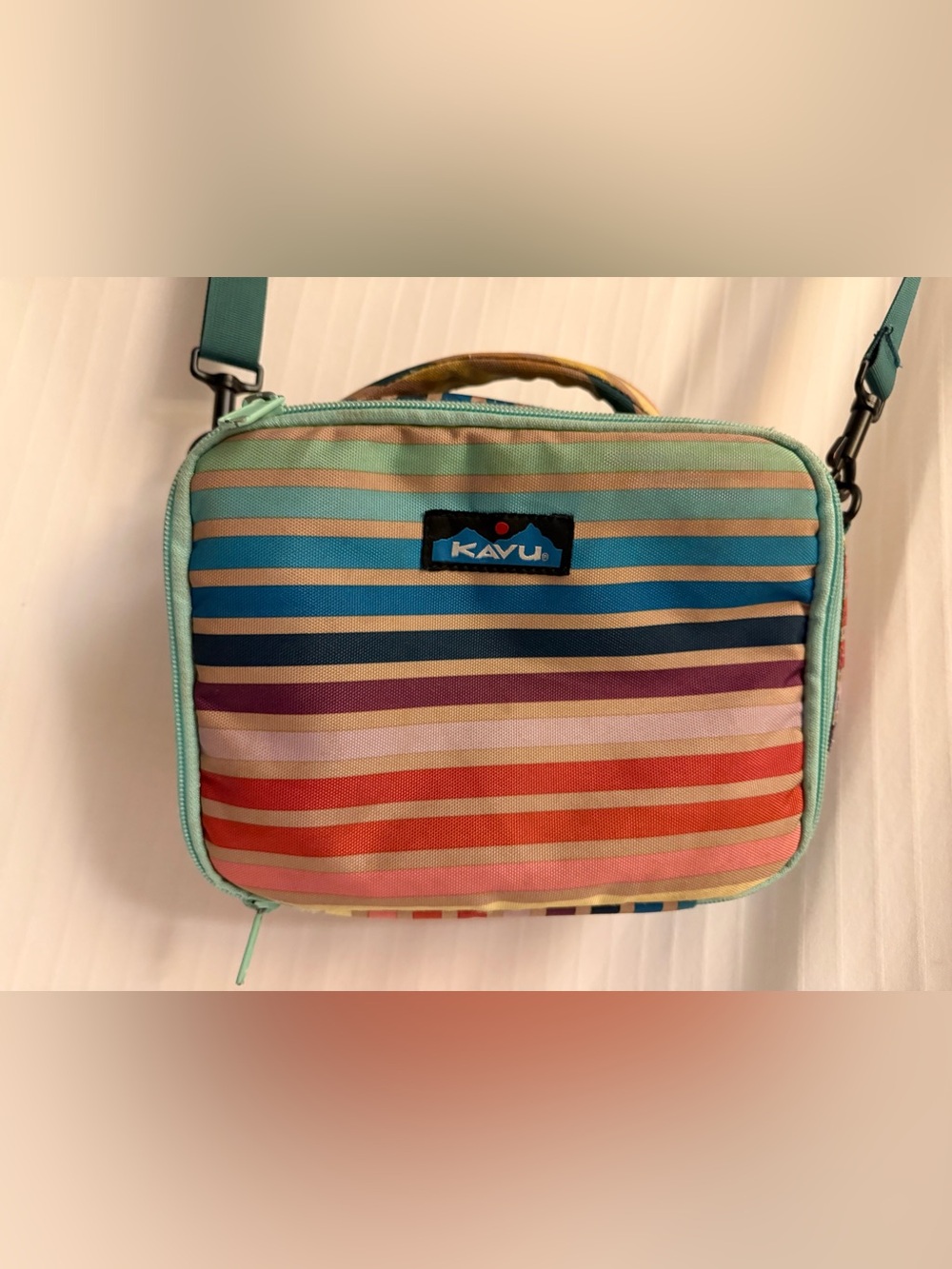 Kavu lunch box cooler bag. Very cool. Stripe on beige.